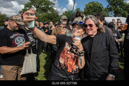 Wacken 2025 Fans trotzem dem angesagten Regen-stock-foto