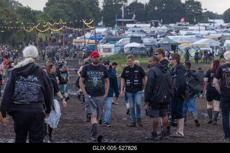 Wacken 2025 Fans trotzem dem angesagten Regen-stock-foto