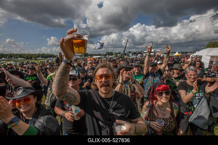 Wacken 2025 Fans trotzem dem angesagten Regen-stock-foto