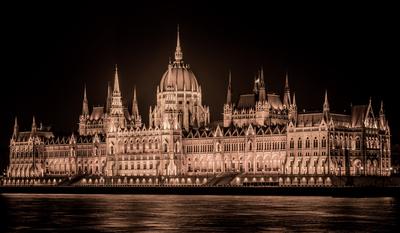 Budapest Pairlament at night-stock-photo