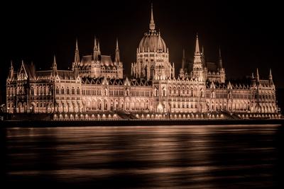 Budapest Pairlament at night-stock-photo