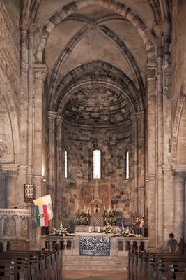 Felújítják a csodaszép, 800 éves jáki templomot-stock-foto