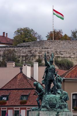 A Dobó István szoborcsoport-stock-foto