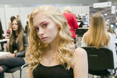 Magyarország legnagyobb szépségipari kiállítása zajlott 2018.10.26-28 között a HUNGEXPO G pavilonjában. A nagyszabású rendezvényen az iparág három nagyobb területe (kozmetika, fodrászat, kéz és lábápolás) adott egymásnak találkozót, és felvonultatta innovációit, valamint legjobb termékeit a szakembereknek, és az érdeklődő, minden korosztályt és nemet képviselő nagyközönségnek.-stock-photo