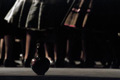 Az idén 65 éves Debreceni Hajdú Táncegyüttes számára mérföldkő volt a Fölszállott a páva, az MTVA és a Hagyományok Háza közös tehetségkutató műsorának döntője. Debrecent, Hajdú-Bihart képviselték, a város, a környék egyként izgult értük. A Debreceni Tavaszi Fesztiválba illesztett gálaműsorukkal köszönetet mondanak-énekelnek- táncolnak az őket támogató közönségnek.-stock-foto