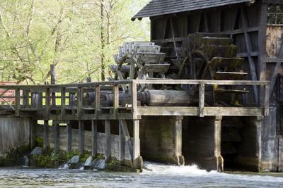 A túristvándi vízimalom a Szabolcs-Szatmár-Bereg megyei Túristvándiban található, a Túr egyik ágán (Öreg-Túr). A műemlék, még működőképes vízimalom ma múzeumként funkcionál és egész évben látogatható-stock-foto