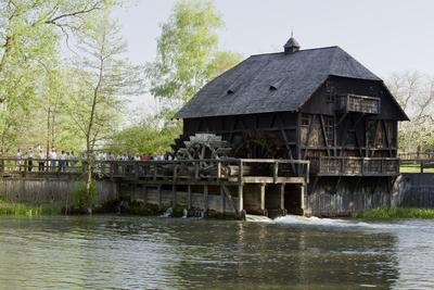 A túristvándi vízimalom a Szabolcs-Szatmár-Bereg megyei Túristvándiban található, a Túr egyik ágán (Öreg-Túr). A műemlék, még működőképes vízimalom ma múzeumként funkcionál és egész évben látogatható-stock-foto