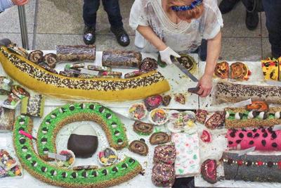 Csokoládé fesztivált rendeztek a debrecenii Fórum bevásárló központban, ahol a Nagytemplom csokoládéból elkészített mását is kiállítótták, melyet elfogyasztottak a látogató vásárlók a rendezvény végeztével.-stock-foto