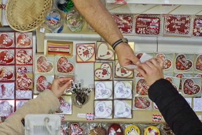 Csokoládé fesztivált rendeztek a debrecenii Fórum bevásárló központban, ahol a Nagytemplom csokoládéból elkészített mását is kiállítótták, melyet elfogyasztottak a látogató vásárlók a rendezvény végeztével.-stock-foto