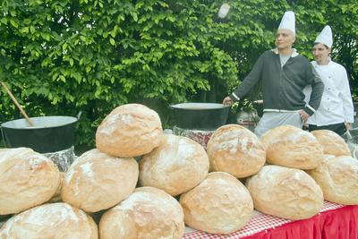 Résztvevő csapatok:BrazíliaKambodzsa KínaEgyiptomIzlandIndiaIndonéziaIzraelJapánKoreaKurdisztánMexikóMoldovaNigériaPakisztánPalesztinaDél-AfrikaSzíriaTaiwanTunéziaJemenAz év LEGNAGYOBB debreceni egyetemi nemzetközi hallgatók által szervezett rendezvénye 2019-stock-foto