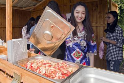 Résztvevő csapatok:BrazíliaKambodzsa KínaEgyiptomIzlandIndiaIndonéziaIzraelJapánKoreaKurdisztánMexikóMoldovaNigériaPakisztánPalesztinaDél-AfrikaSzíriaTaiwanTunéziaJemenAz év LEGNAGYOBB debreceni egyetemi nemzetközi hallgatók által szervezett rendezvénye 2019-stock-foto