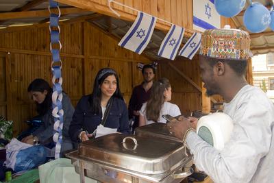 Résztvevő csapatok:BrazíliaKambodzsa KínaEgyiptomIzlandIndiaIndonéziaIzraelJapánKoreaKurdisztánMexikóMoldovaNigériaPakisztánPalesztinaDél-AfrikaSzíriaTaiwanTunéziaJemenAz év LEGNAGYOBB debreceni egyetemi nemzetközi hallgatók által szervezett rendezvénye 2019-stock-foto