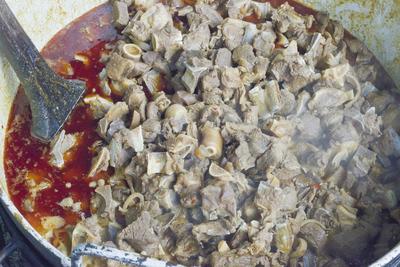 Idén júniusban is birkaétkek voltak az asztalon a kunok "fővárosában" Karcagon. A birka főzőverseny és más népi ételek főzőversenye méltán népszerű hagyományőrző program a város életében. A  hagyományokat hűen követő birkafőző versenyen, hagyományos birkapörkölttel, hagyományőrző programokkal, népművészeti kirakodóvásárral, és kézműves élelmiszerek vásárával várták az érdeklődőket.-stock-foto