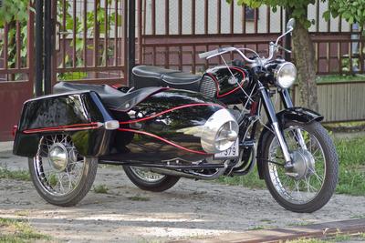 A Pannónia Magyarországon, a Csepeli Motorkerékpárgyárban 1954 és 1975 között gyártott motorkerékpár-márka-stock-foto