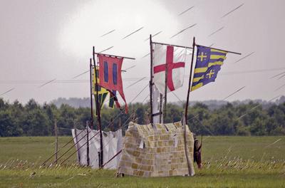 Minden évben megrendezik a hagyományos ősök iránti megemlékezést a Kurultajt, a  honfoglalás alkalmából az Ópusztaszerben található Árpád emlékhelynél.-stock-foto