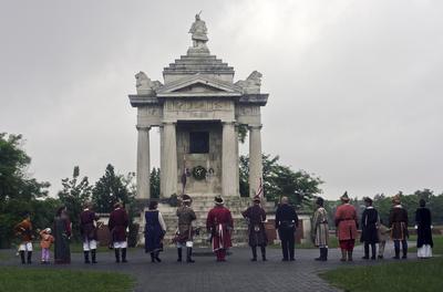 Minden évben megrendezik a hagyományos ősök iránti megemlékezést a Kurultajt, a  honfoglalás alkalmából az Ópusztaszerben található Árpád emlékhelynél.-stock-foto