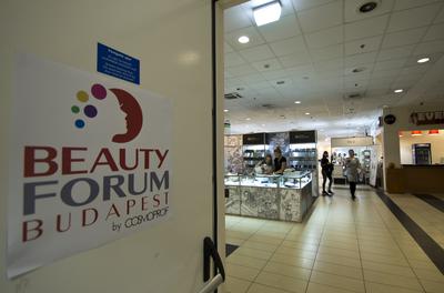 Beauty Fórum Budapest/Lurdy ház-stock-foto