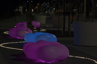 Hajdúszoboszló esti fényei és szobrai.-stock-foto