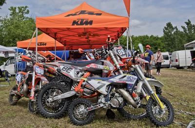 ELITE MOTOCROSS MAGYAR BAJNOKSÁG III. FORDULÓ Tápióbicskén-stock-foto