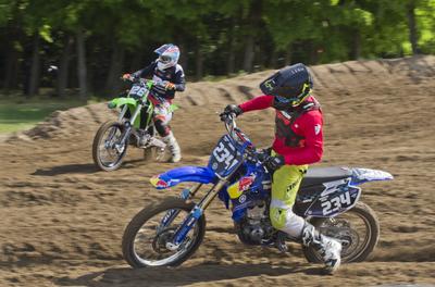 ELITE MOTOCROSS MAGYAR BAJNOKSÁG III. FORDULÓ Tápióbicskén-stock-foto