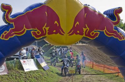 ELITE MOTOCROSS MAGYAR BAJNOKSÁG III. FORDULÓ Tápióbicskén-stock-foto