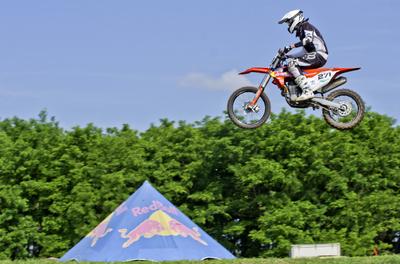 ELITE MOTOCROSS MAGYAR BAJNOKSÁG III. FORDULÓ Tápióbicskén-stock-foto