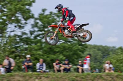 ELITE MOTOCROSS MAGYAR BAJNOKSÁG III. FORDULÓ Tápióbicskén-stock-foto