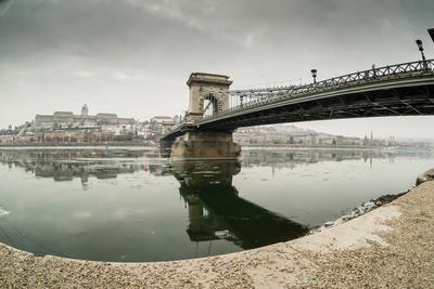 Ice flowing on river Danube in Budapest, Hungary-stock-foto