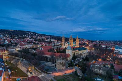 Pécs, a Székesegyház madártávlatból-stock-photo