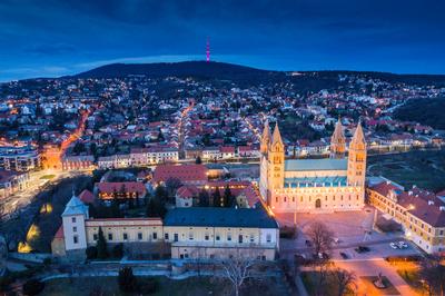 Pécs, a Székesegyház madártávlatból-stock-photo