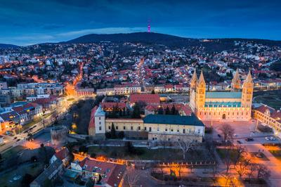 Pécs, a Székesegyház madártávlatból-stock-foto