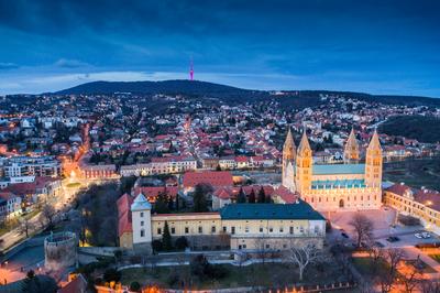 Pécs, a Székesegyház madártávlatból-stock-foto