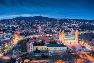 Pécs, a Székesegyház madártávlatból-stock-foto