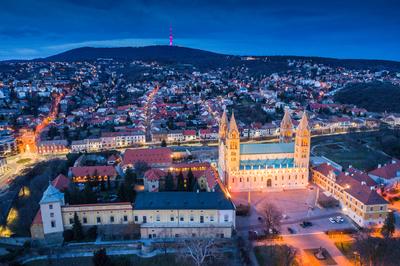 Pécs, a Székesegyház madártávlatból-stock-foto