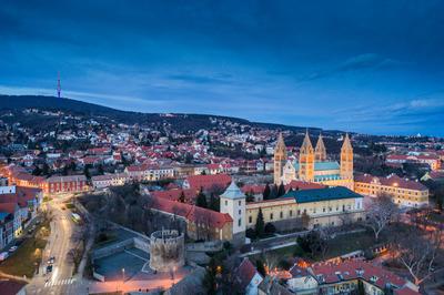 Pécs, a Székesegyház madártávlatból-stock-foto