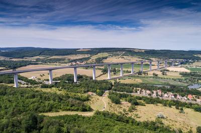 A Kőröshegyi völgyhíd madártávlatból-stock-foto