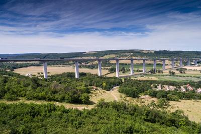 A Kőröshegyi völgyhíd madártávlatból-stock-photo