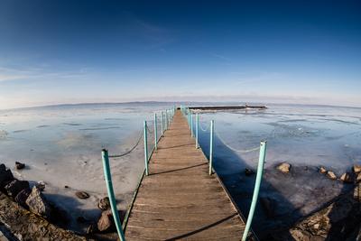 A befagyott Balaton Siófoknál-stock-photo