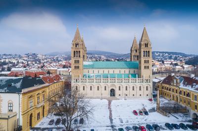 A pécsi székesegyház-stock-photo