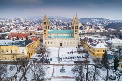 A pécsi székesegyház-stock-photo