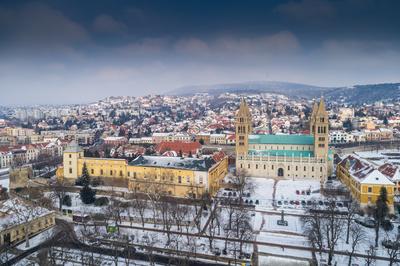 A pécsi székesegyház-stock-photo