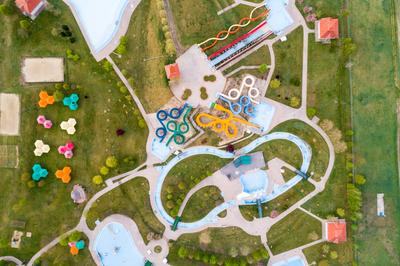 AquaCity Vízicsúszda- és Élménypark, Zalaegerszeg-stock-foto