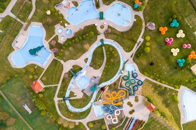 AquaCity Vízicsúszda- és Élménypark, Zalaegerszeg-stock-foto