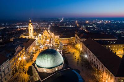 Adventi vásár Pécs főterén-stock-foto