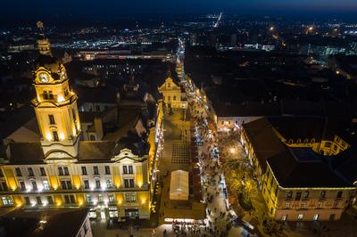 Adventi vásár Pécs főterén-stock-foto