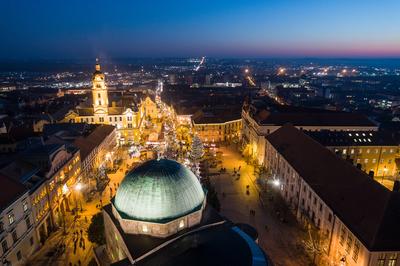 Adventi vásár Pécs főterén-stock-foto