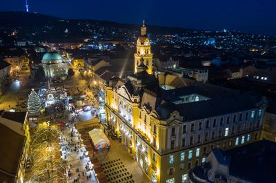 Adventi vásár Pécs főterén-stock-photo