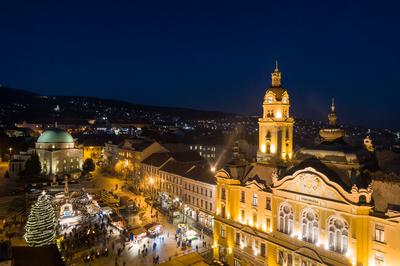 Adventi vásár Pécs főterén-stock-photo