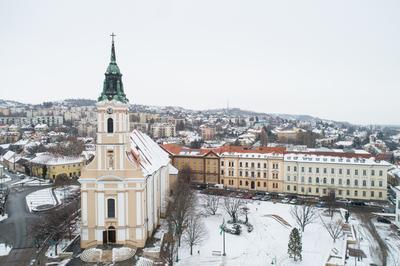 Szekszárd, a Béla király tér télen-stock-foto