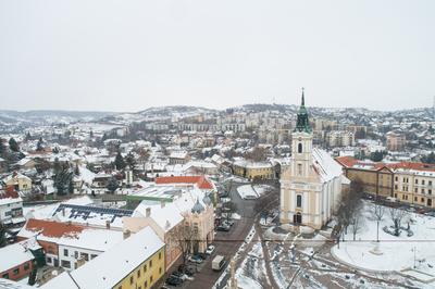 Szekszárd, a Béla király tér télen-stock-foto